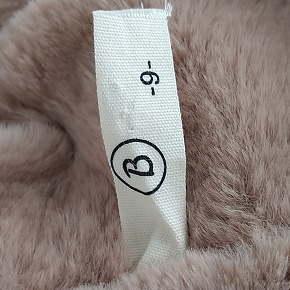 B Boys 9mo Faux Fur Lined Jacket with Bear Hood. 9M - Picture 7 of 10